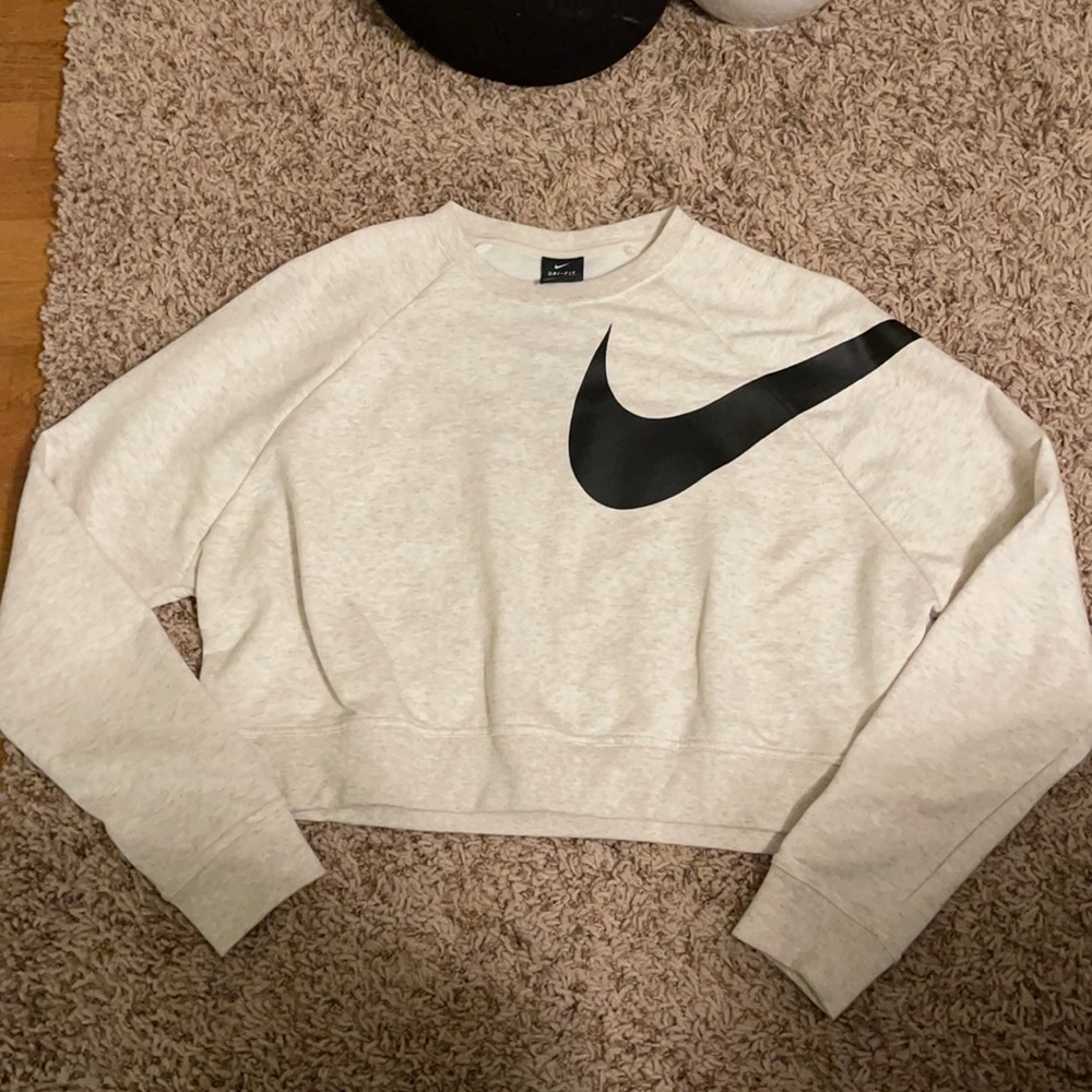 Cropped Nike Crew Neck